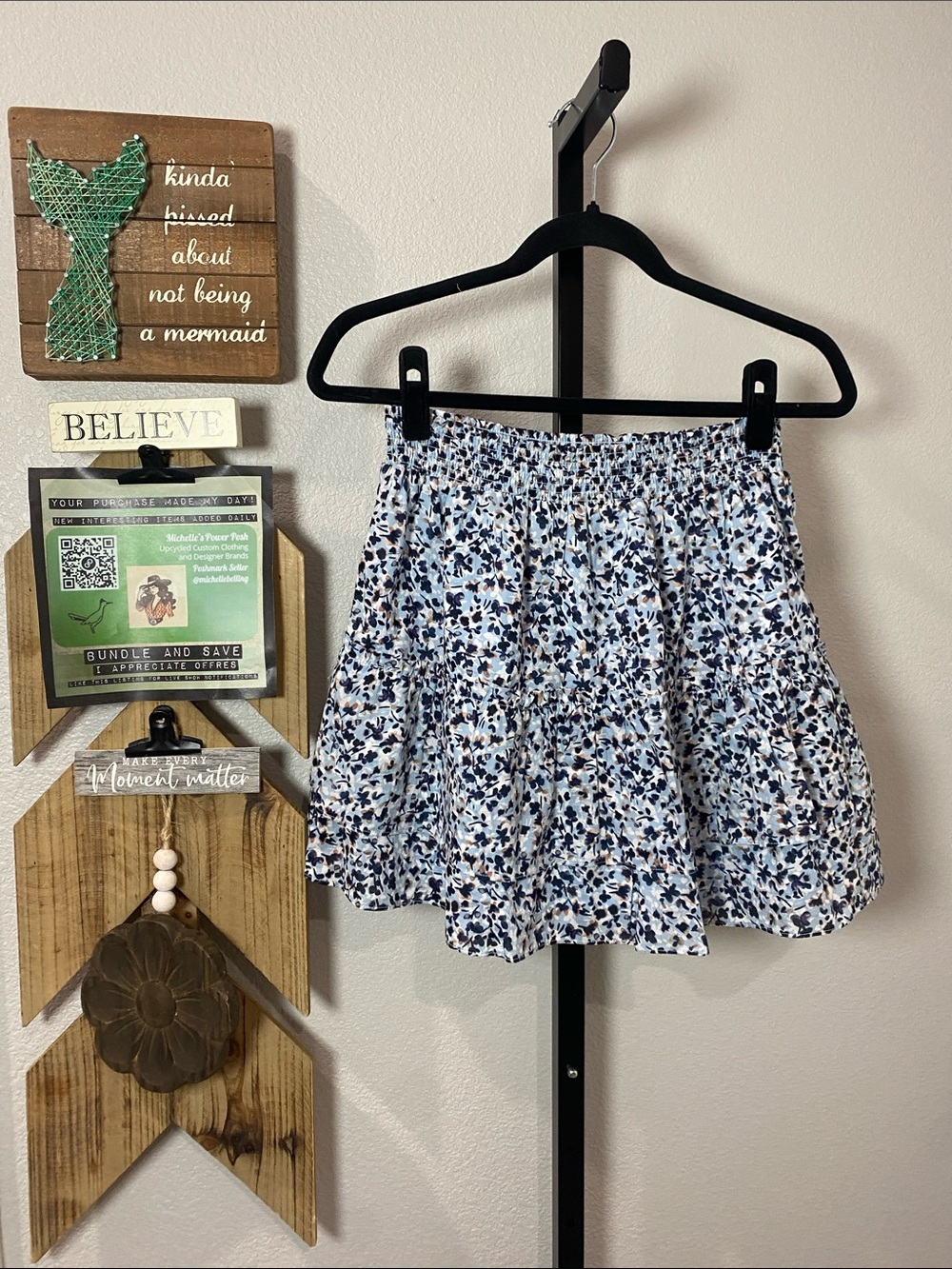 BB Dakota White and Blue Floral Smocked Tiered Mini Skirt. 14-19W 16L cotton